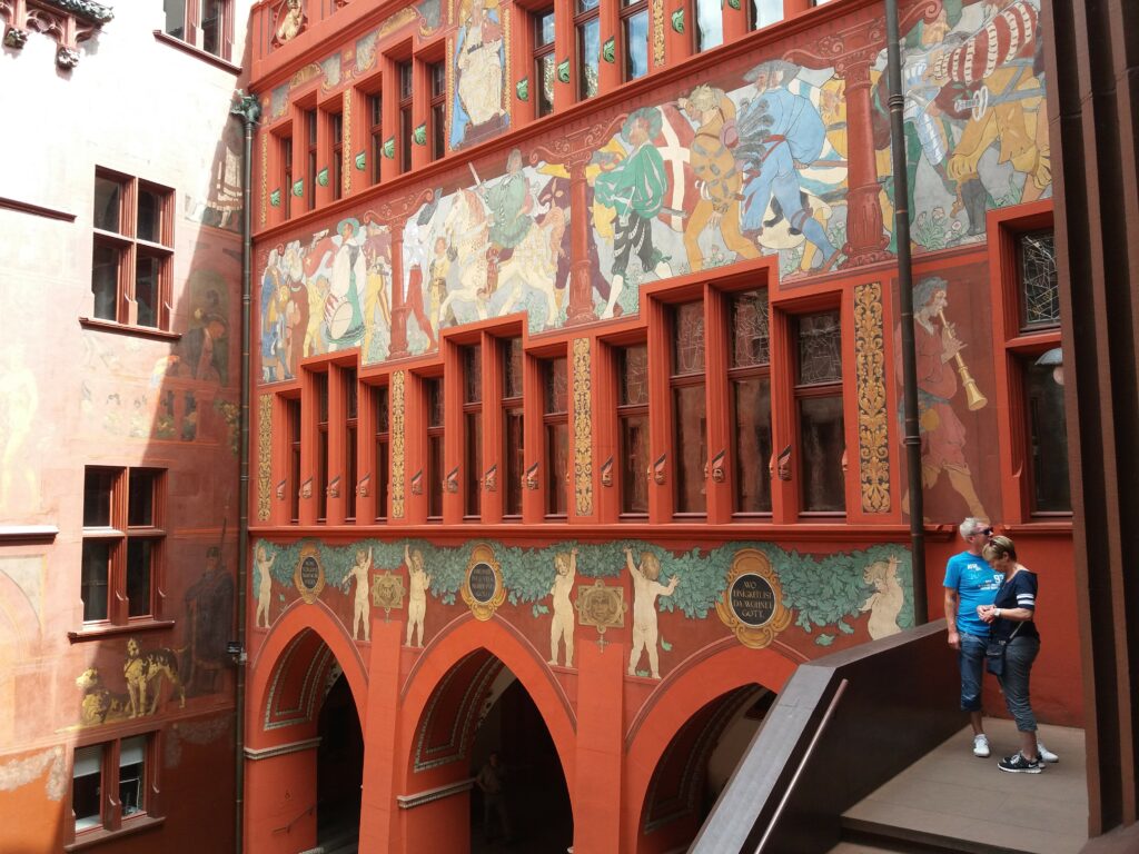 prachtvolle Fassadenmalerei Rathaus Bern