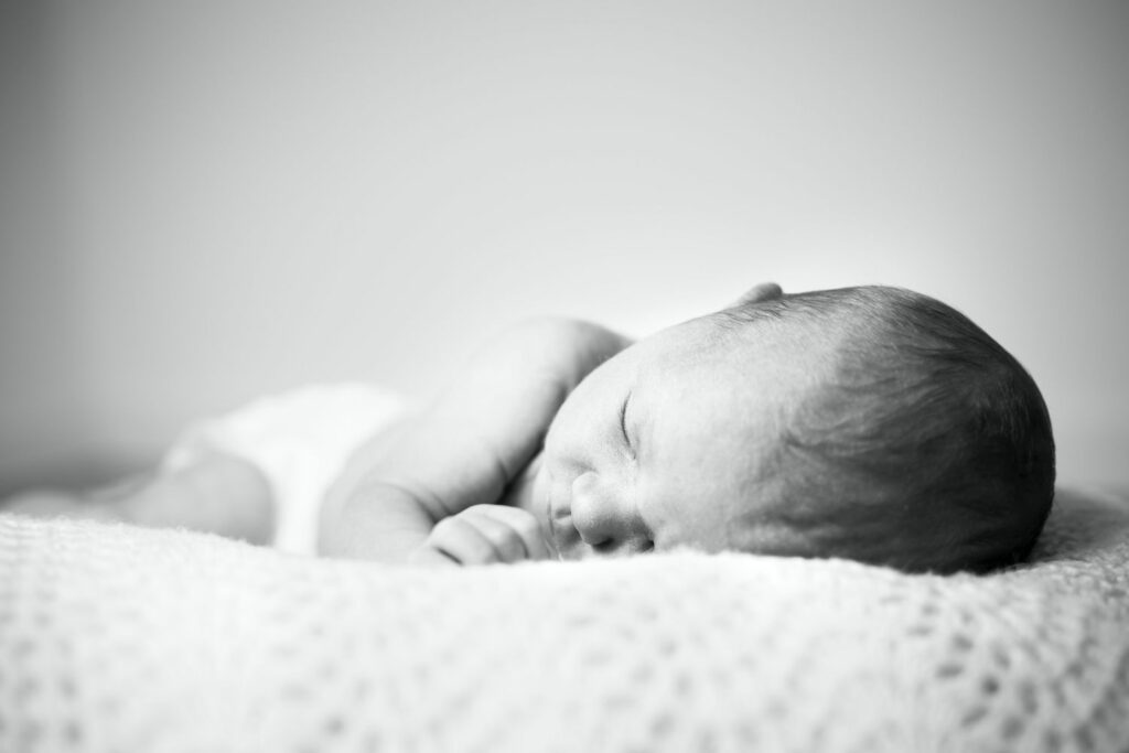 schlafendes Neugeborenes