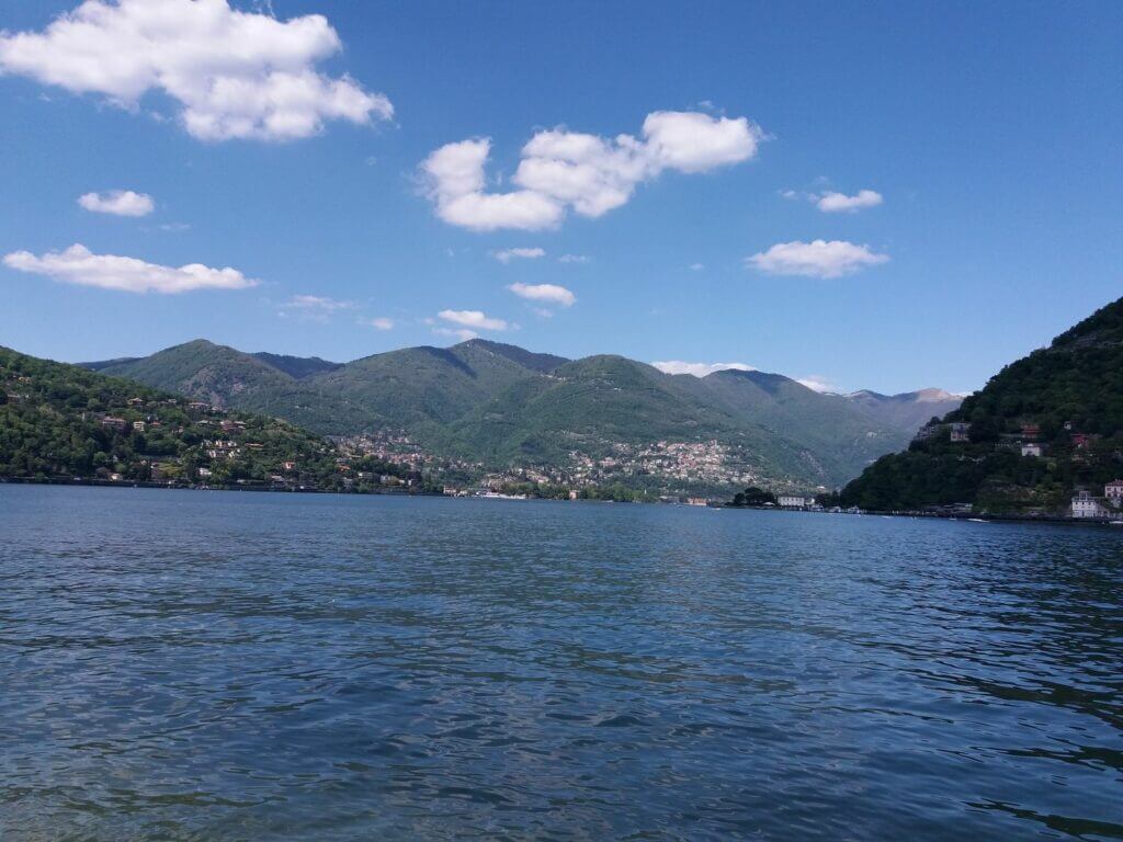 Lago Maggiore, Blick auf die umliegenden Berge