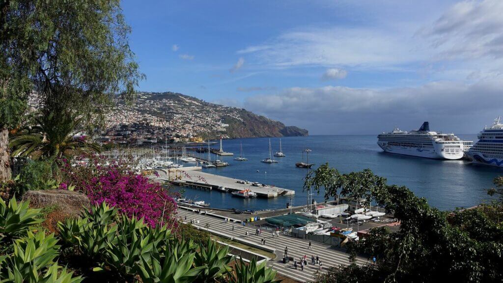 die Insel Madeira große Kreuzfahrtschiffe am Hafen