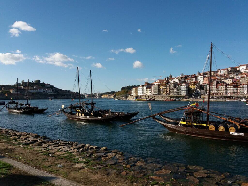 die kleinen Schiffe auf dem Duoro Porto