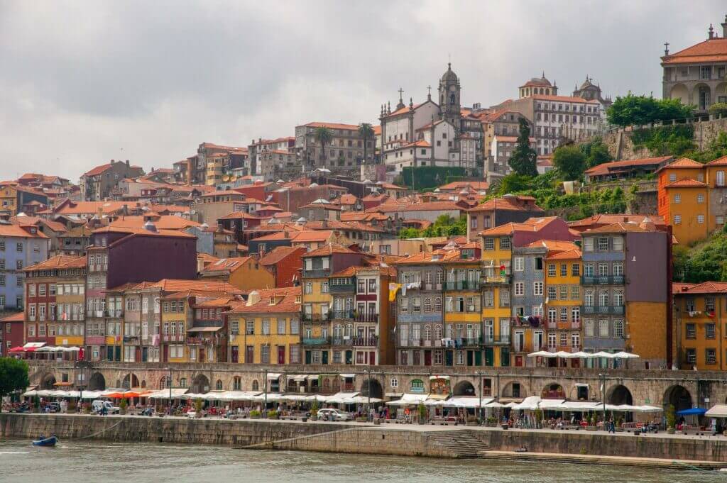 Porto Stadt vom Wasser aus