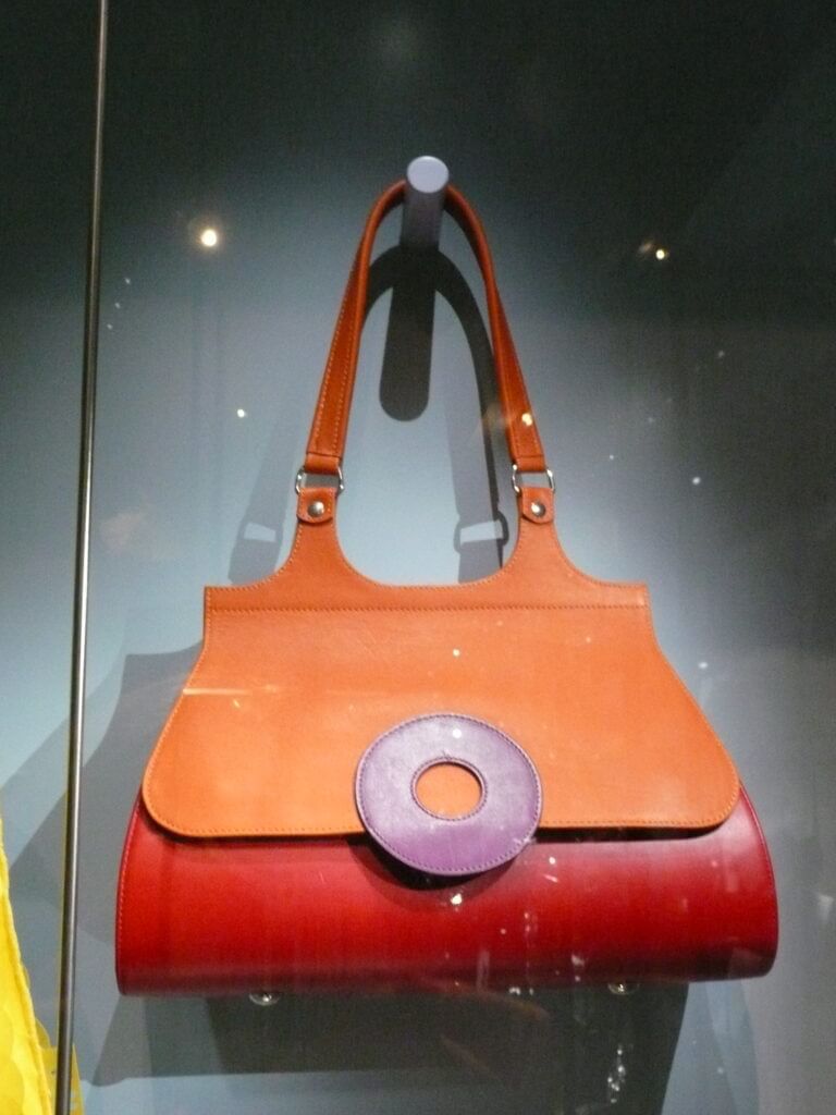 orange rote Henkelhandtasche