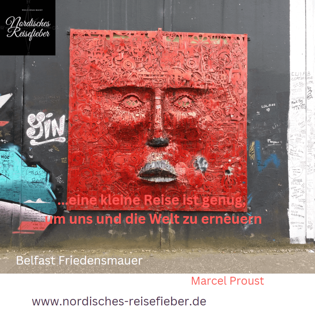 die Friedensmauer in Belfast mit Kunst