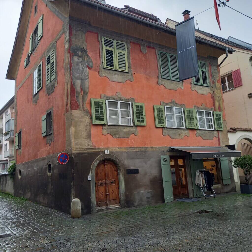Bregenz altes Huas mit schöner Fassade