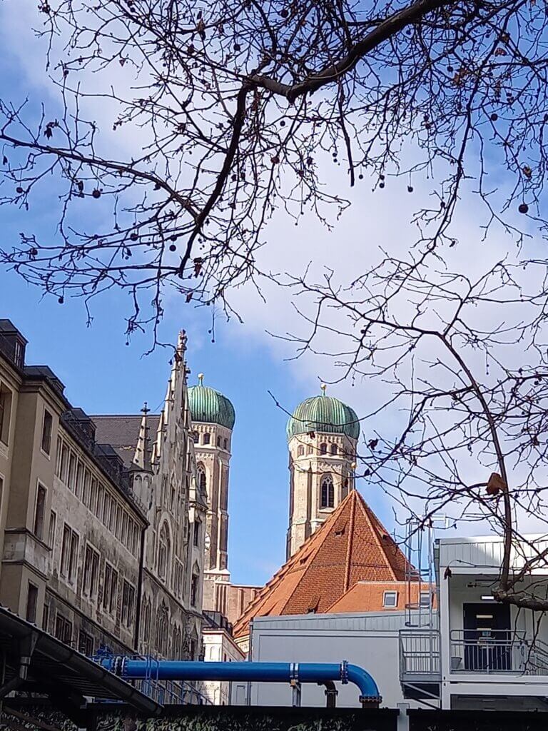 die zwei Türme der Frauenkirche in München