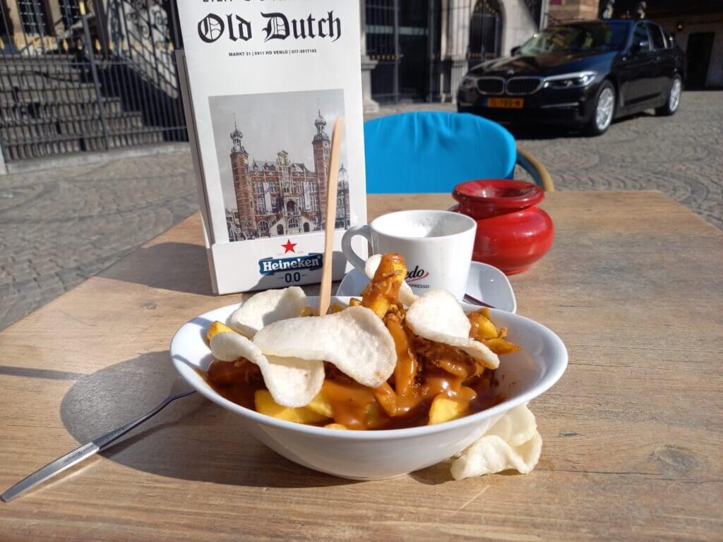 Pommes mit Krabbenchips