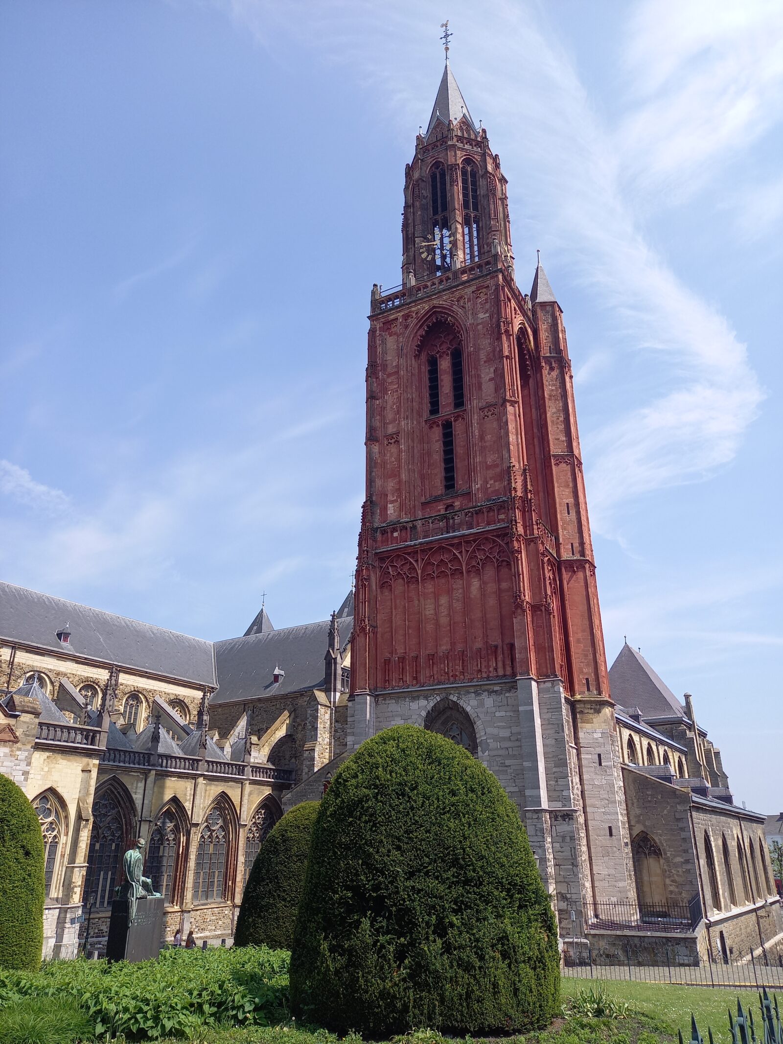 Johanneskirche Maastricht roter Turm