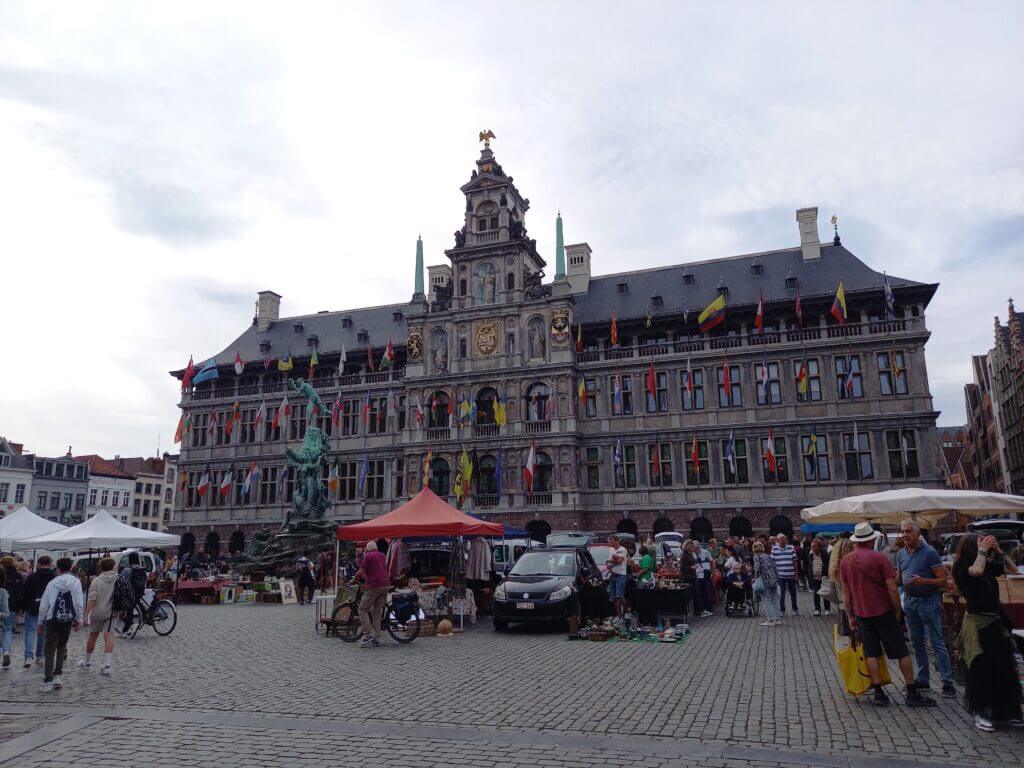 das Rathaus von Antwerpen am Groten Markt
