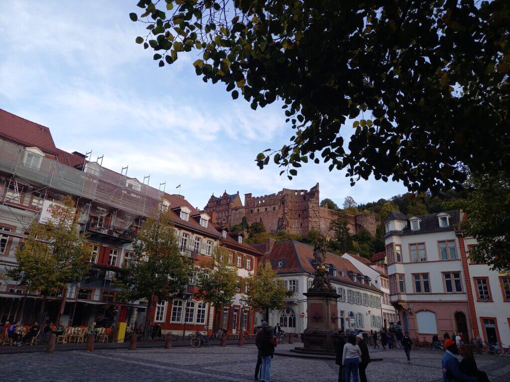 Blick von der Hauptstraße zum Heidelberger Schloss