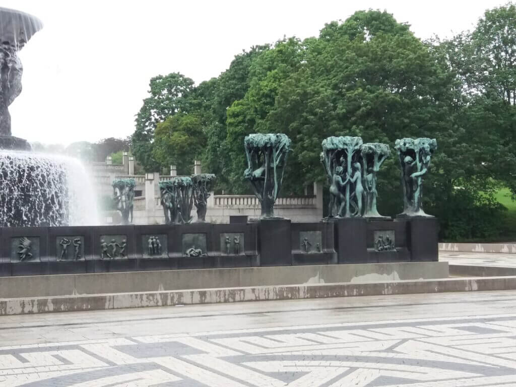 Auswandern Norwegen Oslo Skulptuen im Vigelandpark