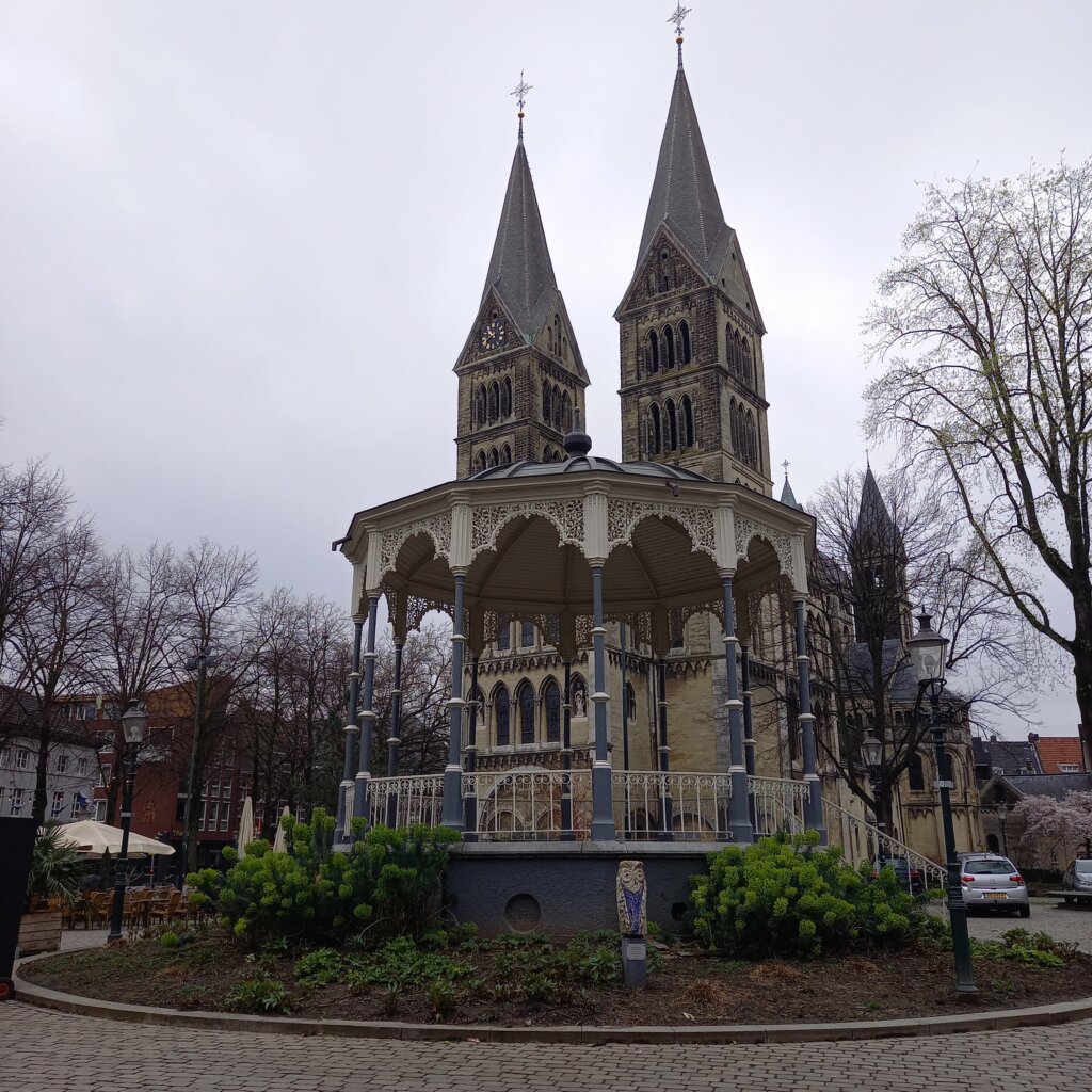 Roermond Kirche und Pavillion